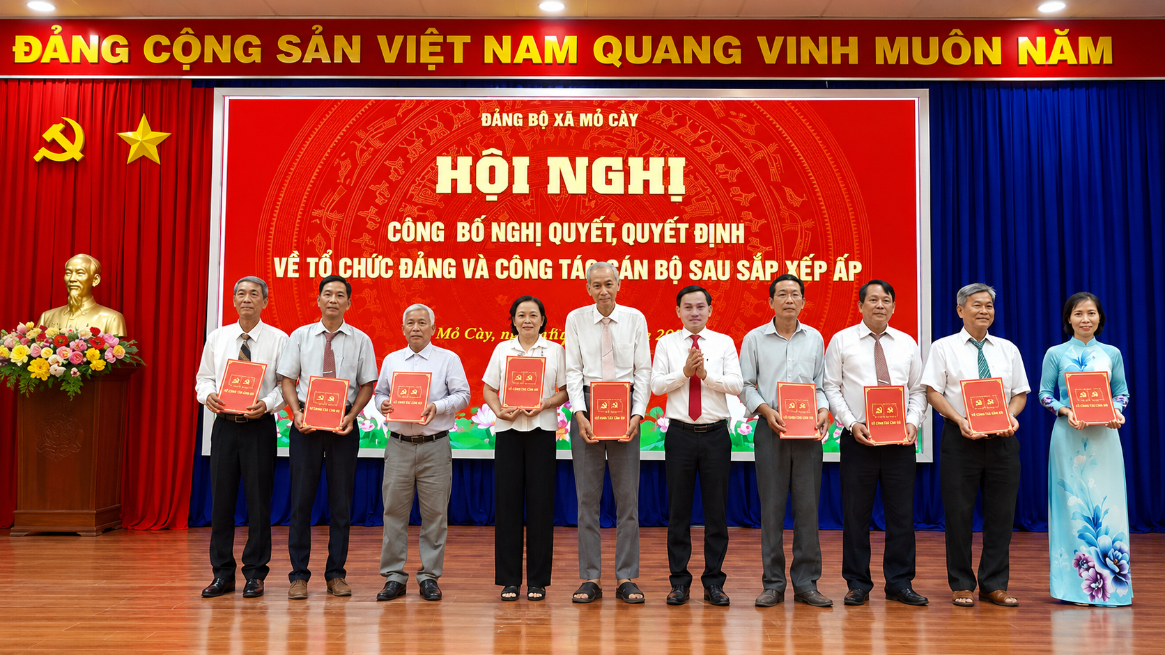 Hội nghị công bố các nghị quyết, quyết định về sắp xếp ấp, tổ chức đảng và công tác cán bộ sau sắp xếp