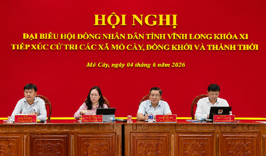 Tổ đại biểu số 11 Hội đồng nhân dân tỉnh Vĩnh Long tiếp xúc cử tri tại xã Mỏ Cày