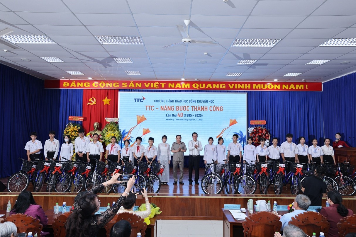 Trao học bổng “TTC-Nâng bước thành công”  lần thứ 40 năm 2025 tại xã Mỏ Cày
