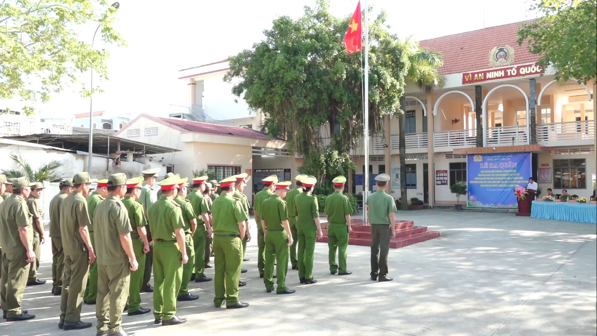Công an xã Mỏ Cày ra quân cao điểm trấn áp tội phạm, bảo đảm an ninh, trật tự Đại hội Đảng các cấp