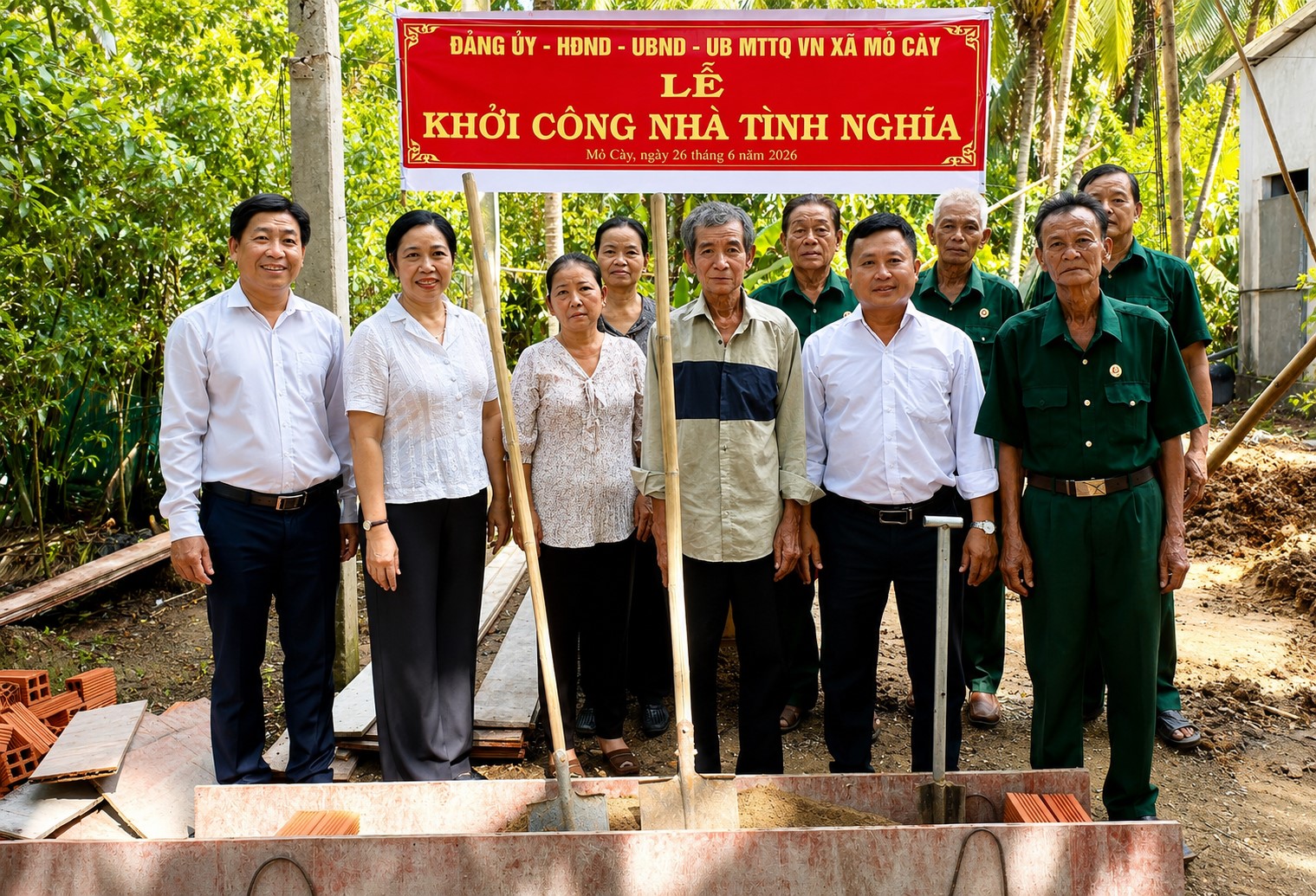 Lễ khởi công xây dựng nhà tình nghĩa cho hộ ông Lê Văn Thuận, gia đình thờ cúng liệt sĩ
