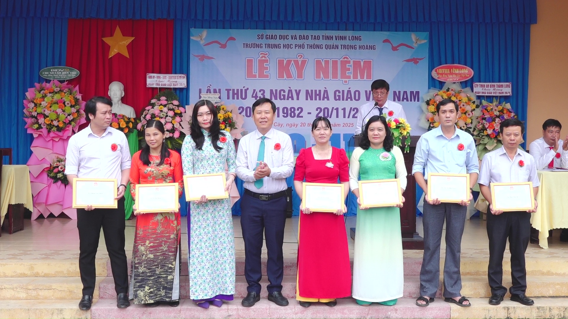 Trường THPT Quảng Trọng Hoàng kỷ niệm 43 năm Ngày Nhà giáo Việt Nam