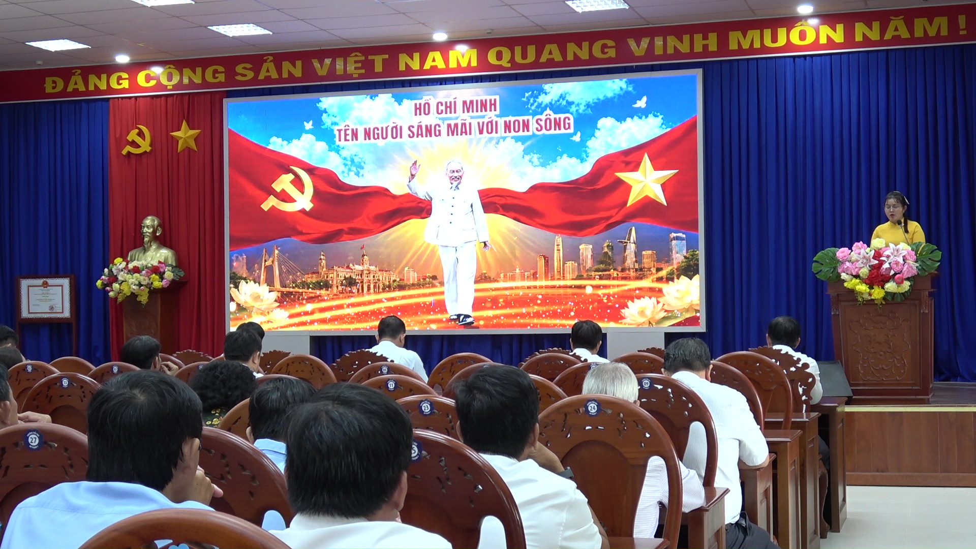 Mỏ Cày tổ chức sinh hoạt học tập và làm theo tư tưởng, đạo đức, phong cách Hồ Chí Minh tháng 5/2026