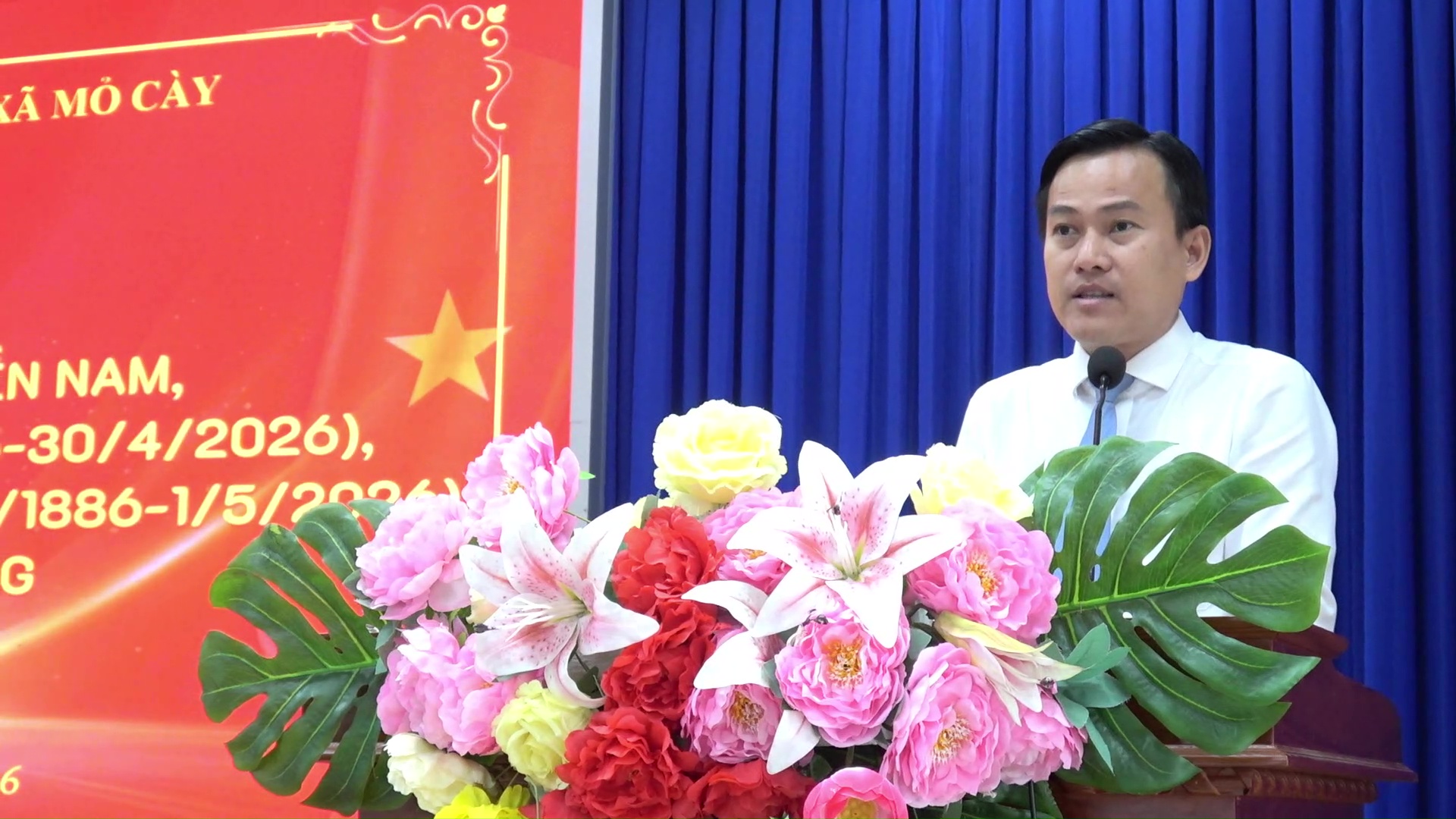 Mỏ Cày họp mặt Kỷ niệm 51 năm Ngày Giải phóng miền Nam và trao huy hiệu Đảng